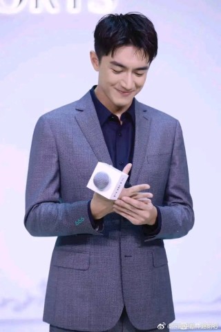 知乎：新奥彩资料免费提供-林更新评论区炸了