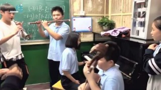 微博订阅:新奥彩资料免费提供-毕业典礼老师吹唢呐