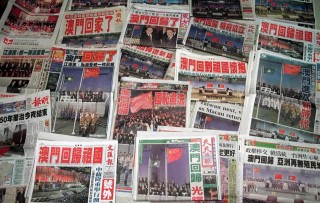 搜狐:2024澳门新资料大全免费直播-下公交被夹拖行身亡