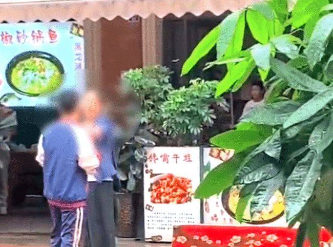 搜狐:2024新澳彩料免费资料-烧烤店女老板被围殴  第3张