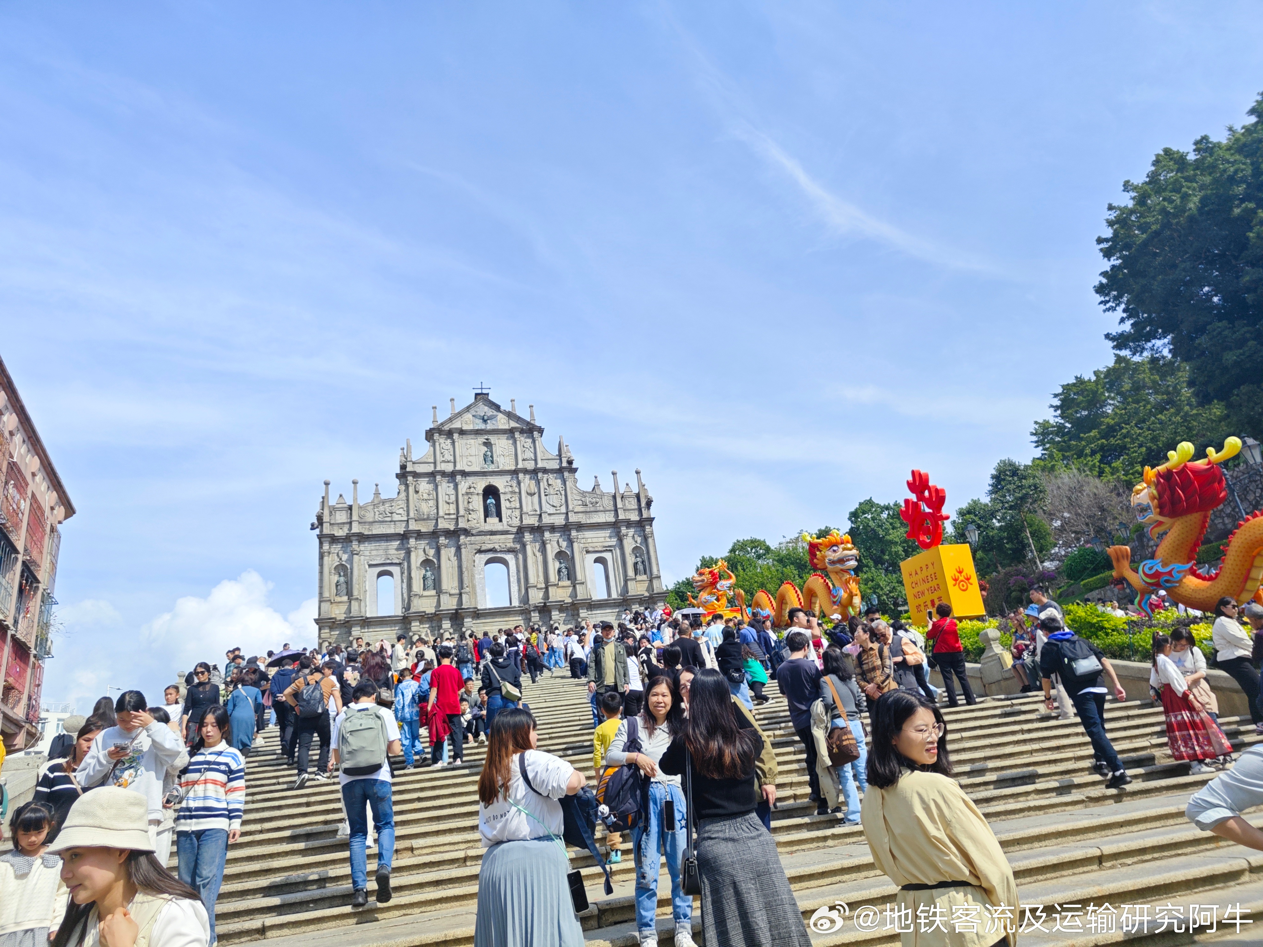 抖音视频:2024澳门天天开好彩大全开奖记录-中戏和北影哪个好考些  第3张