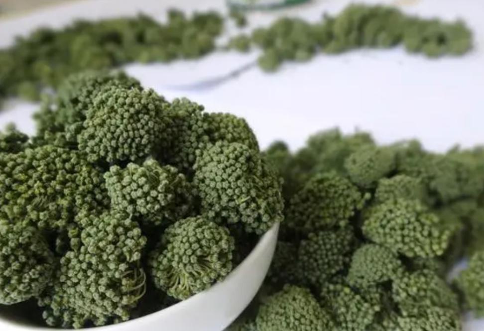 抖音视频:2o24新澳门彩4949资料-三七花泡水喝有什么功效和作用  第2张