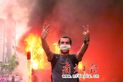 火山视频:新澳门正版资料免费看-伊朗运选票箱车遭袭  第2张